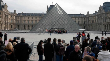 Scontri in Francia, il premier Lecornu ordina "coprifuoco localizzati" | Studenti bloccano ingresso al Louvre
