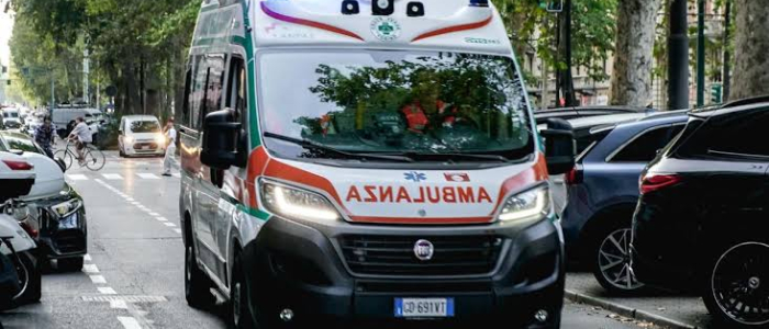 Pordenone, bimbo di 4 anni cade dalla terrazza: il padre si lancia, lo afferra al volo e lo salva