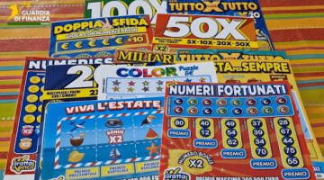 Roma, truffa sui Gratta e Vinci: "Svelavano i biglietti vincenti e li facevano comprare ai parenti" | Sequestrati beni per 25 mln di euro