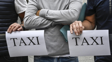 L'onda lunga del caro-carburanti, dopo lo stop degli autotrasportatori tocca ai tassisti
