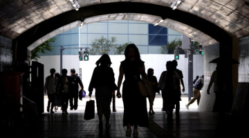 Salari, gli under 35 guadagnano il 30% in meno dei lavoratori over 50